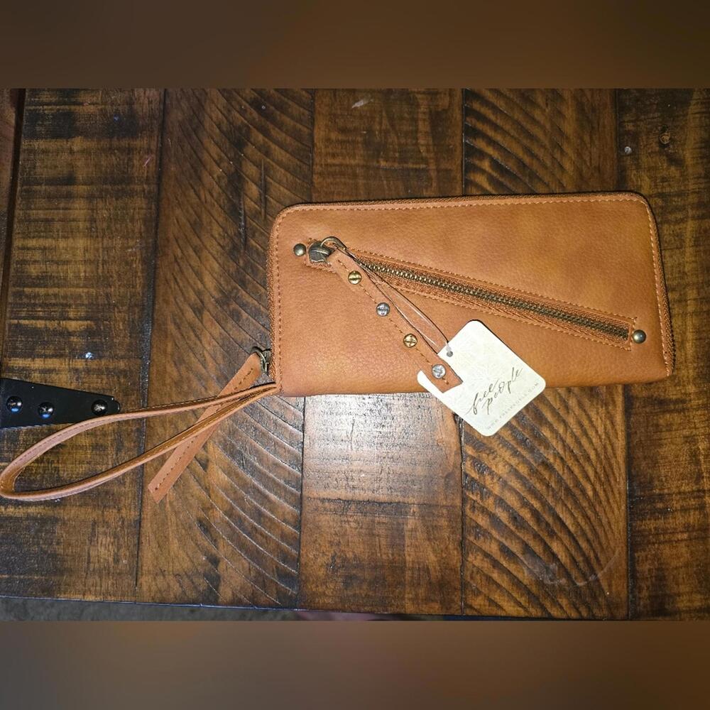 Free People Distressed Vegan Wallet - Picture 4 of 4